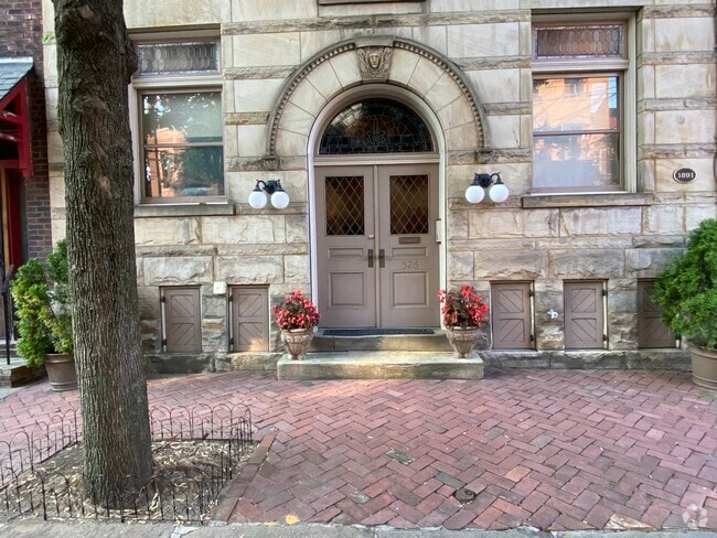 Building Photo - 526 Lockhart St