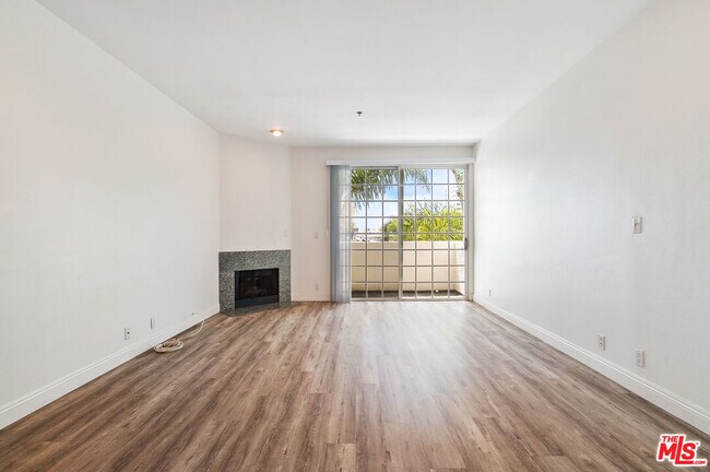 Building Photo - 1240 Amherst Ave