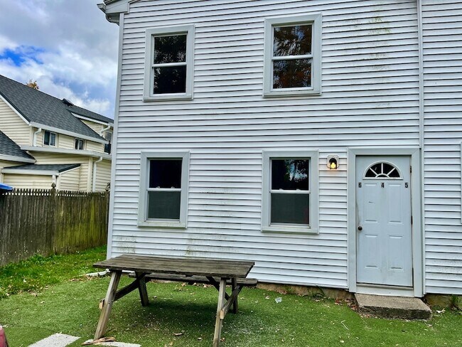 Foto del edificio - 83 Lebanon Ave