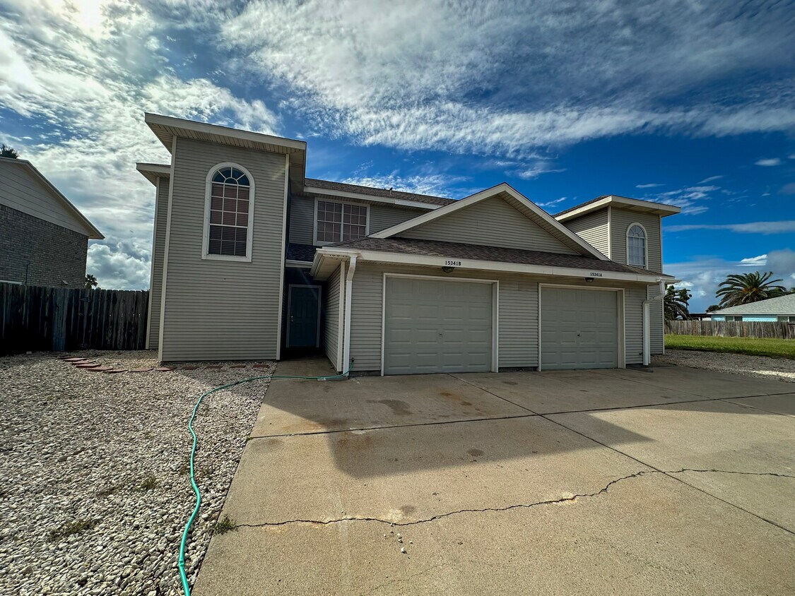 Foto principal - 15341 Cruiser St