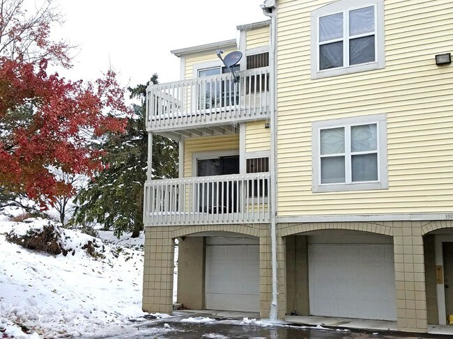 Building Photo - 2205 S Huron Pkwy