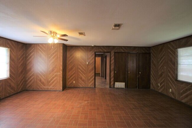 Building Photo - Cozy 2 Bedroom, 1 Bath Duplex in Tyler!