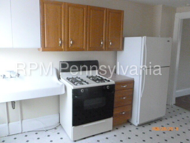 Building Photo - 220 Clymer St