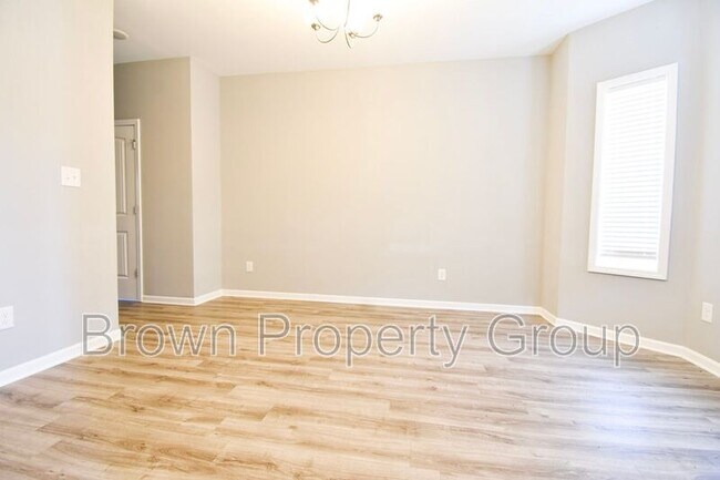 Building Photo - 240 Fieldbrook St
