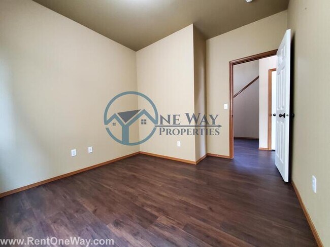 Building Photo - Amazing 3 Bed + 2 bonus rooms in Puyallup!