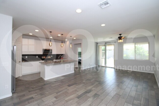 Building Photo - 1687 W Harris Ave