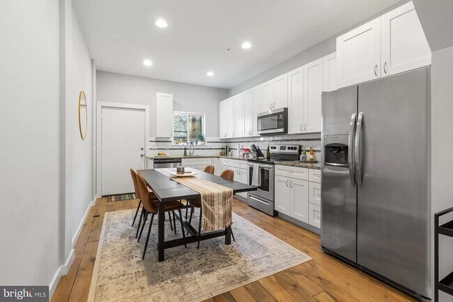 Foto del edificio - 1843 E Oakdale St