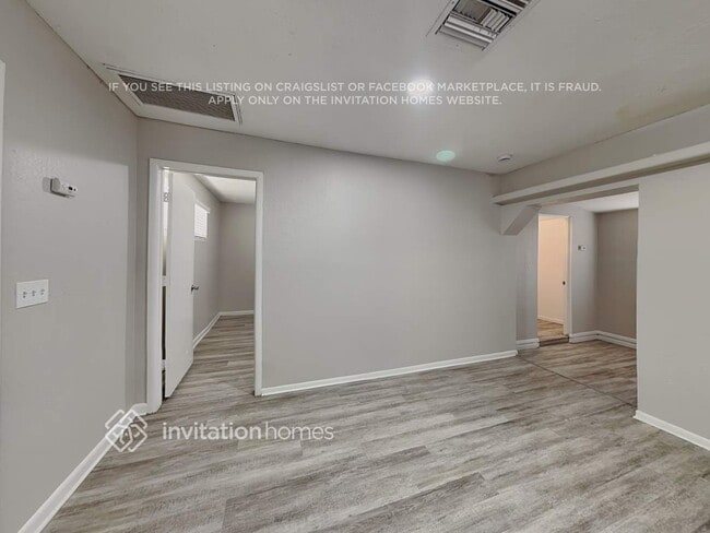 Building Photo - 3114 W Charter Oak Rd