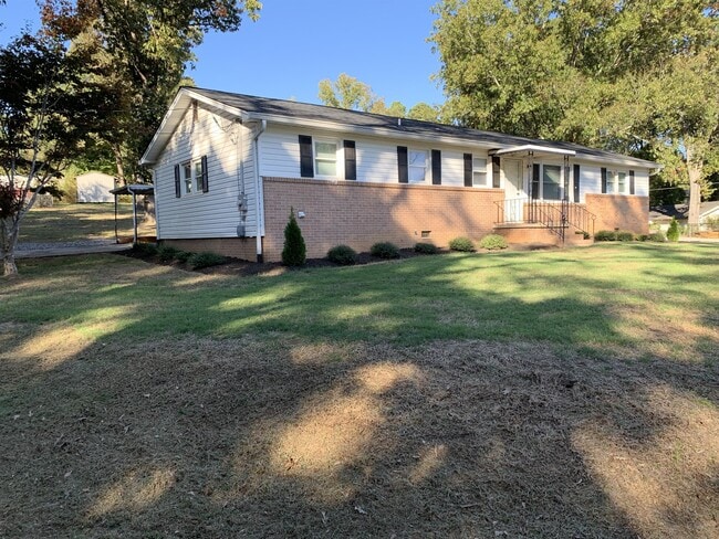 Building Photo - 115 Carole Dr