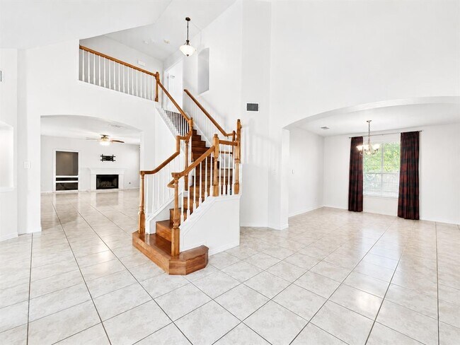 Building Photo - 9412 Lightwood Cove