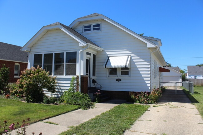 Building Photo - 7532 27th Ave