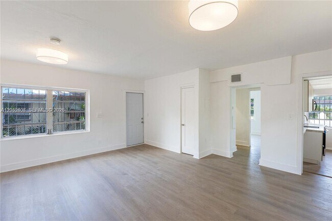 Foto del edificio - 8031 NW 12th Ct