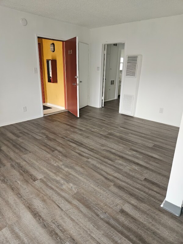 Building Photo - 828 Empire Ave