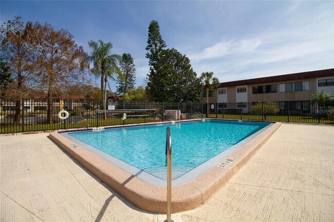 Building Photo - 1750 Belleair Forest Dr