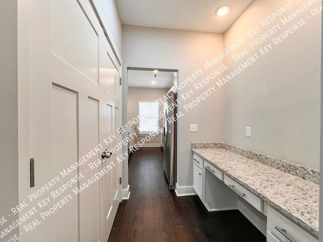 Building Photo - Beautiful 3 bd/2.5 bath in Old Hickory wit...
