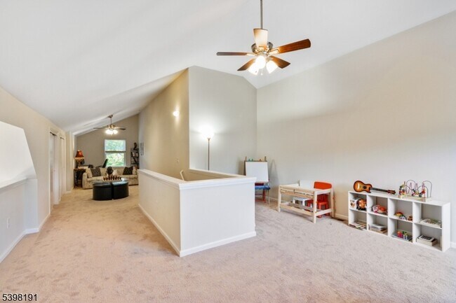 Foto del edificio - 28 Kensington Dr