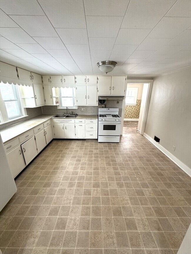 Building Photo - 5134 E Apple Ave