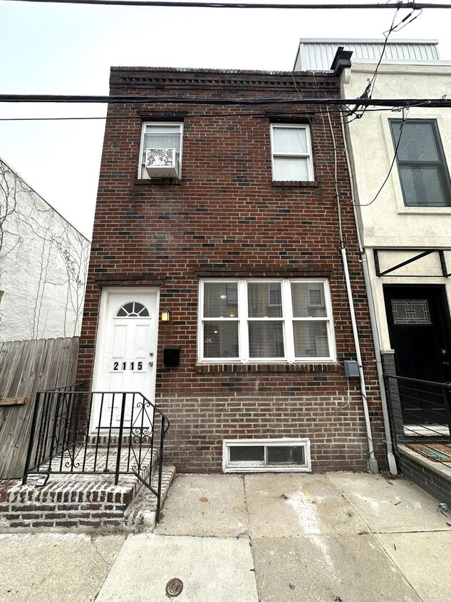 Primary Photo - Stunning 2-Bed/1.5-Bath Townhome in Point ...