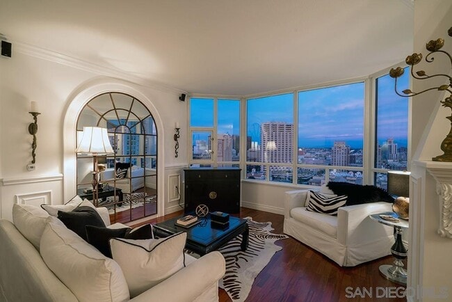 Foto del edificio - 700 W Harbor Dr