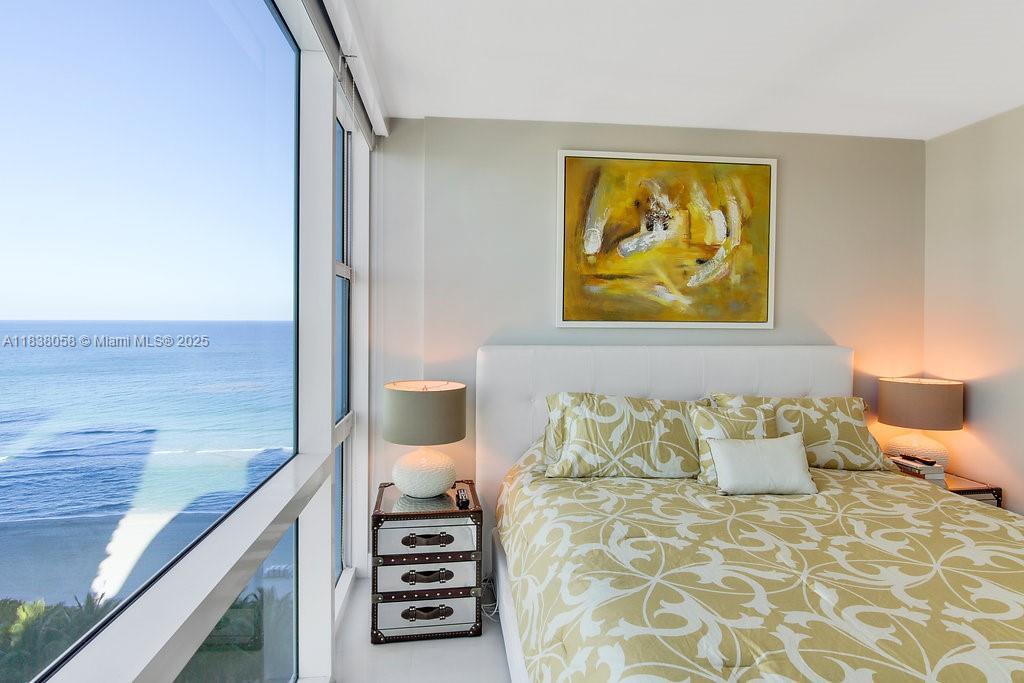 Primary Photo - 6801 Collins Ave