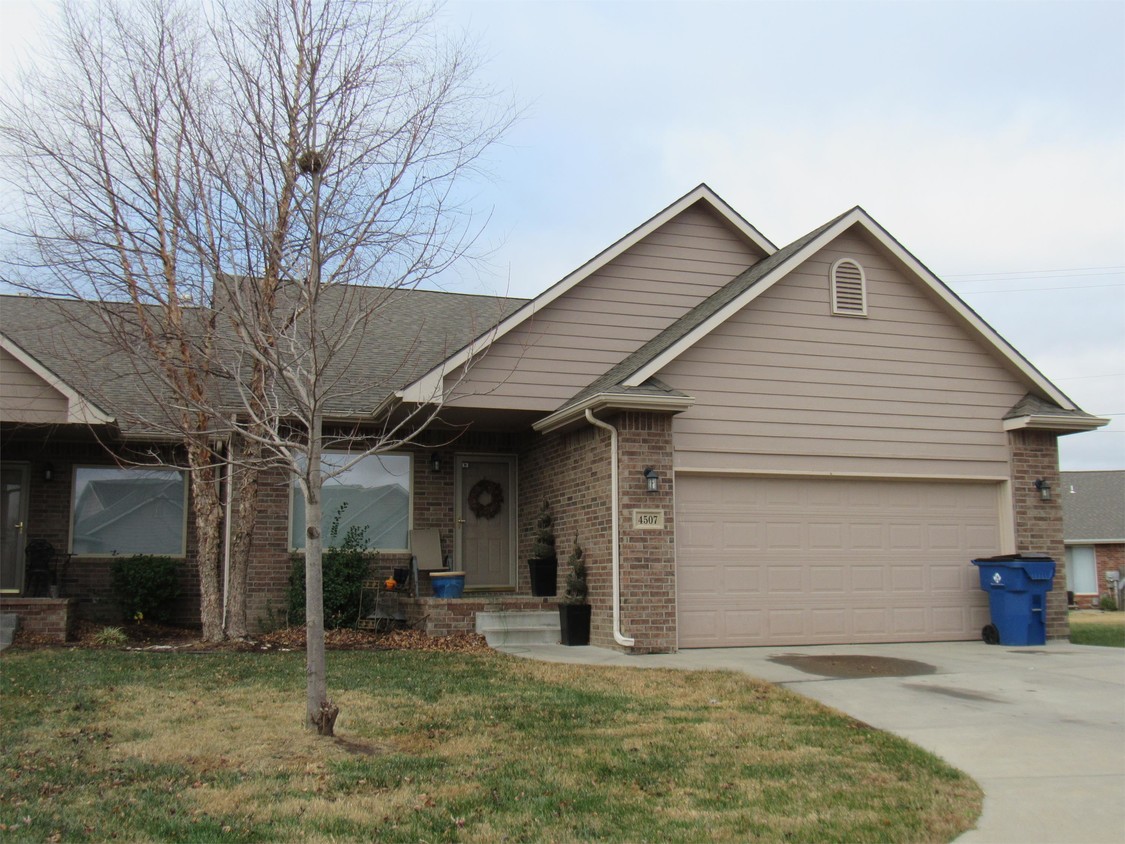 Primary Photo - 4507 N Wilderness Cir