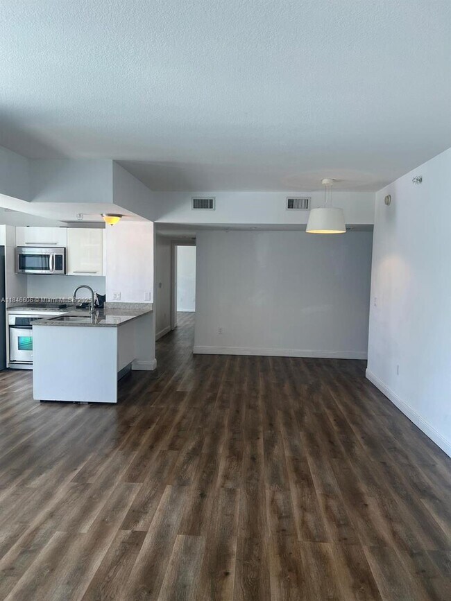 Foto del edificio - 185 SW 7th St