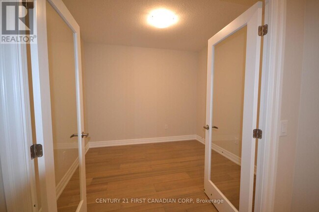 Photo du bâtiment - 460-460 Callaway Rd