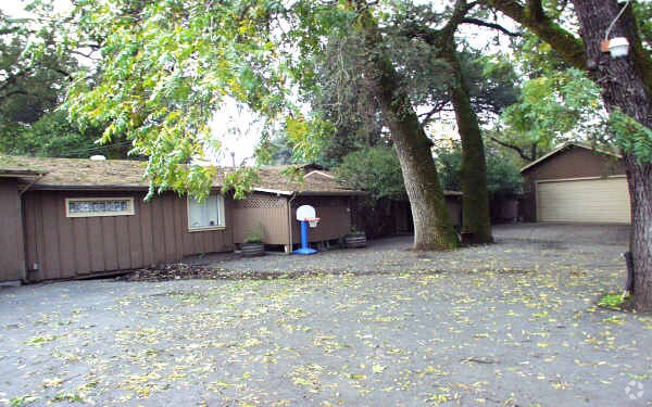 Primary Photo - 18439 Riverside Dr