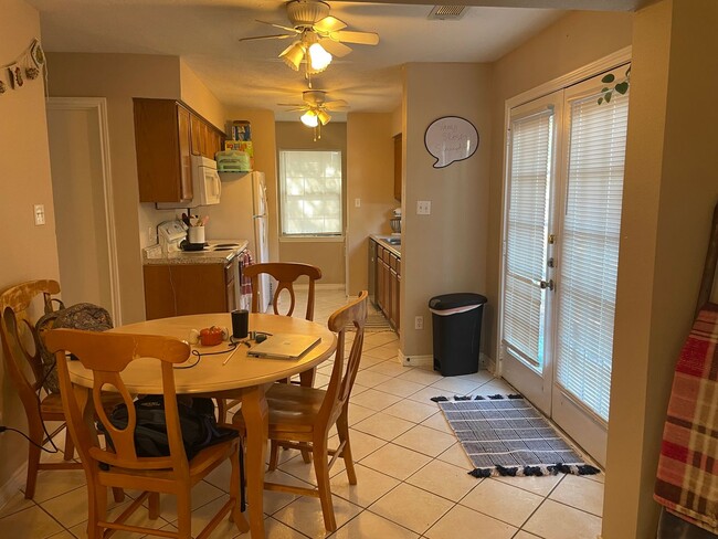 Foto del edificio - AUGUST 2026 PRE-LEASE!!  Spacious 3 Bedroo...
