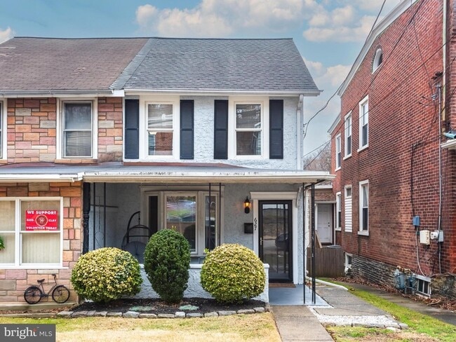 Photo - 627 Ford St Townhome