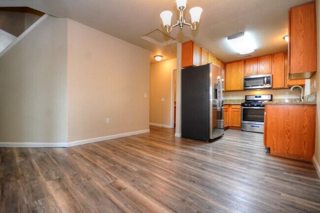 Building Photo - 1100 E Monte Vista Ave, Turlock, CA 95382