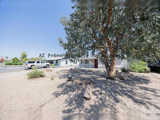 Foto del edificio - 1332 E Whitton Ave