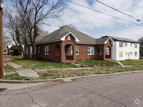 Building Photo - 202 E Ridgewood St