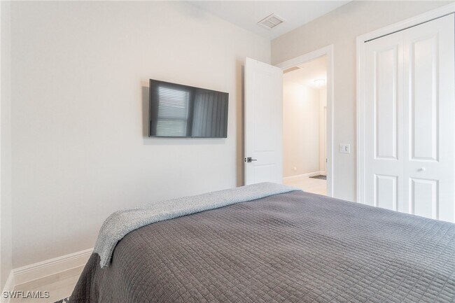 Foto del edificio - 822 105th Ave N