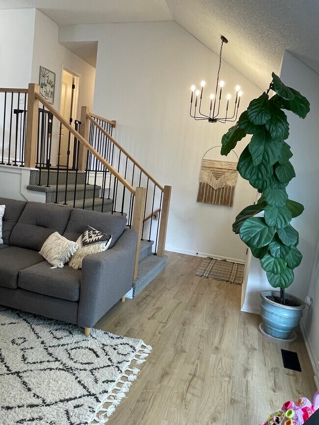 Gran salón delantero (2) - 8625 NE 112th St