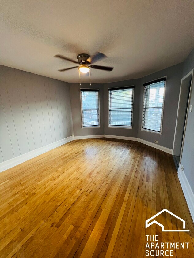 Primary Photo - 5128 W Henderson St