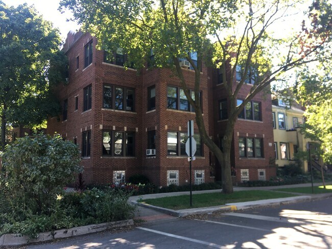 Building Photo - 3001 W Eastwood Ave