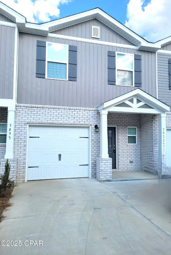 Foto del edificio - 5893 Tyndall Pkwy