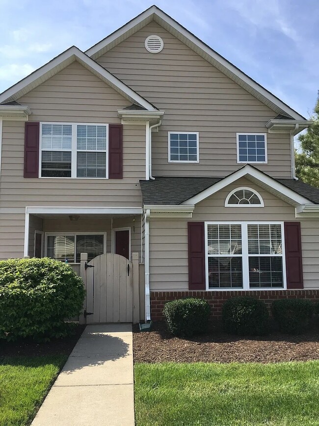 Building Photo - 4728 Twin Hickory Lake Dr