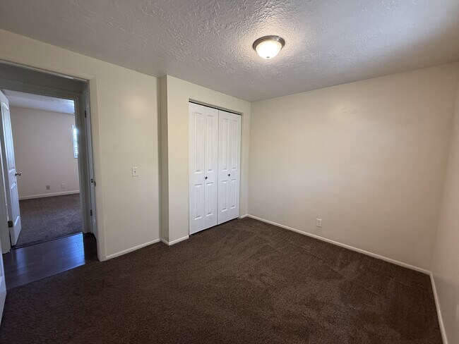 Building Photo - 398 W 4525 S