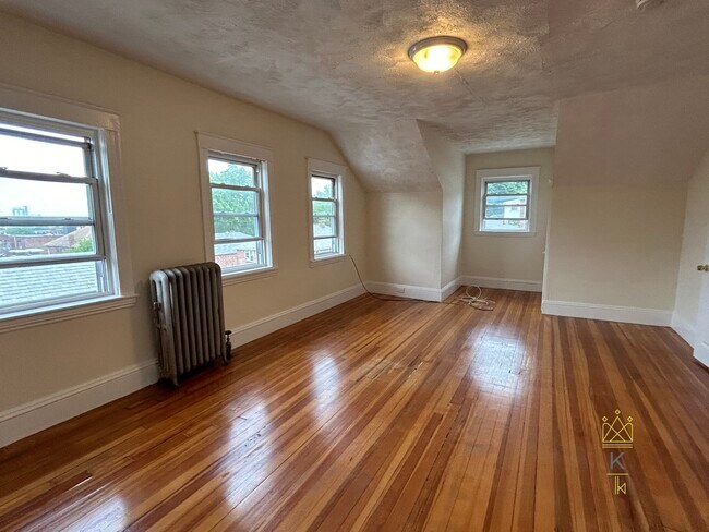 Foto del edificio - 256 Corey Rd