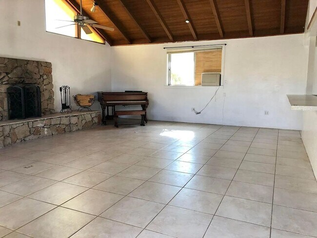 Foto del edificio - 56769 Joshua Dr