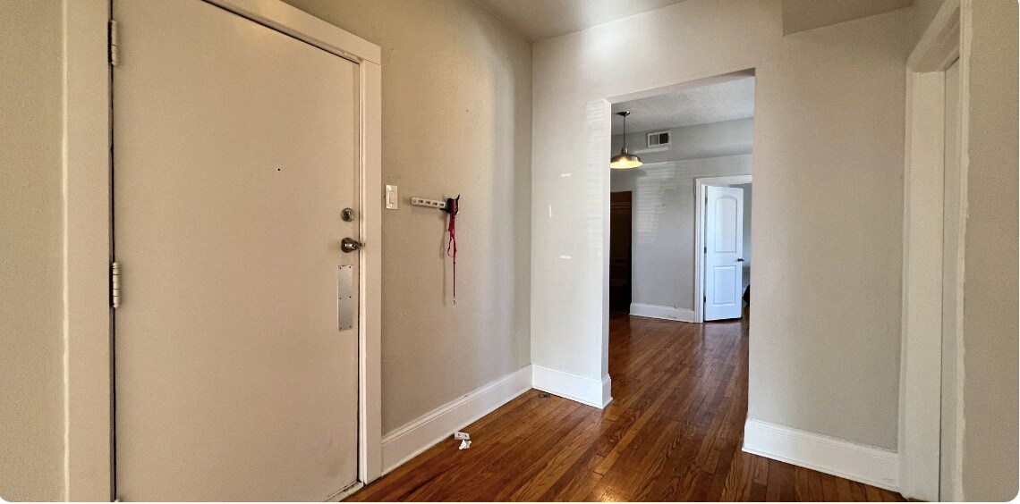 Primary Photo - 1400 W Edgewater Ave