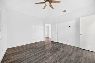 Building Photo - 18610 Autumn Hills Dr
