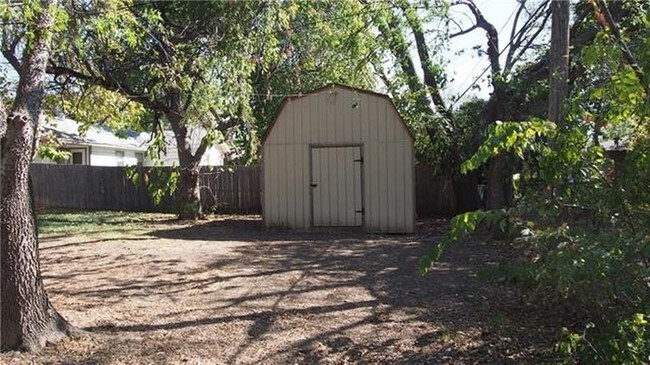 Foto del edificio - 5216 Mallory Dr