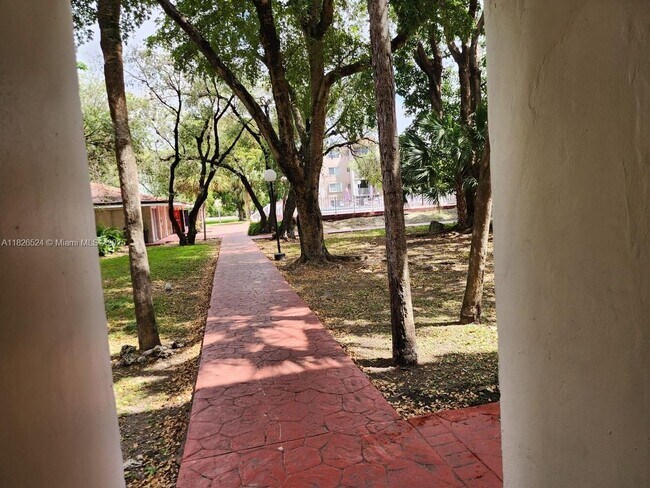 Foto del edificio - 8501 NW 8th St