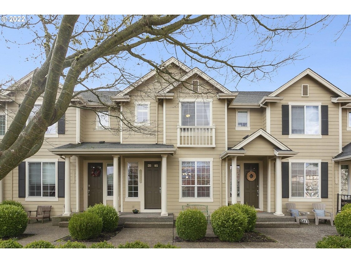 Foto principal - Available 2BD/2.5BATH Townhome in Desirabl...