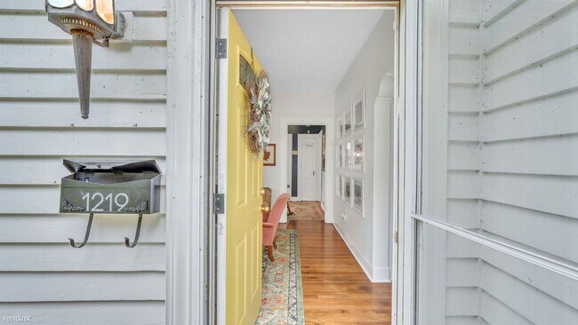 Building Photo - 2 br, 1 bath House - 1219 Washington Ave