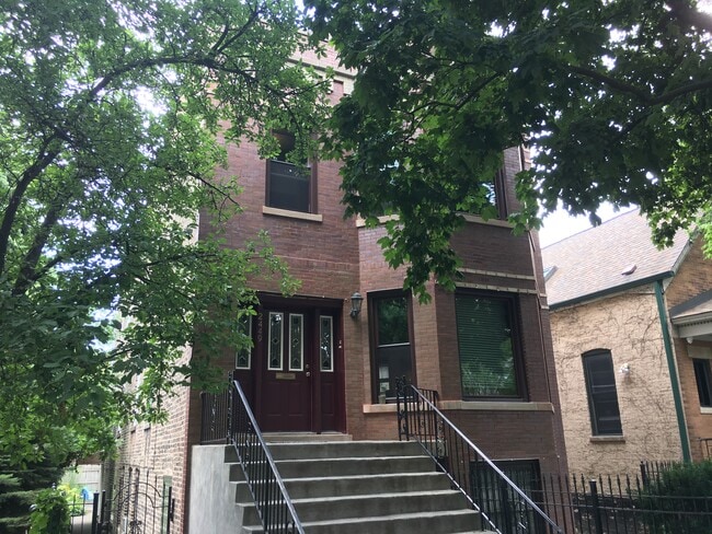Building Photo - 2449 N Fairfield Ave