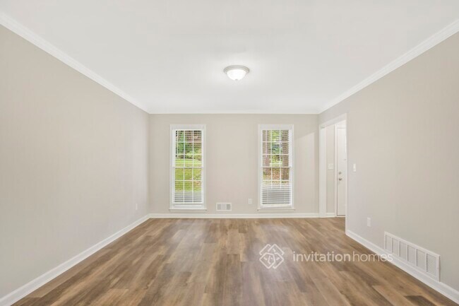 Building Photo - 3868 Shady Dr NW
